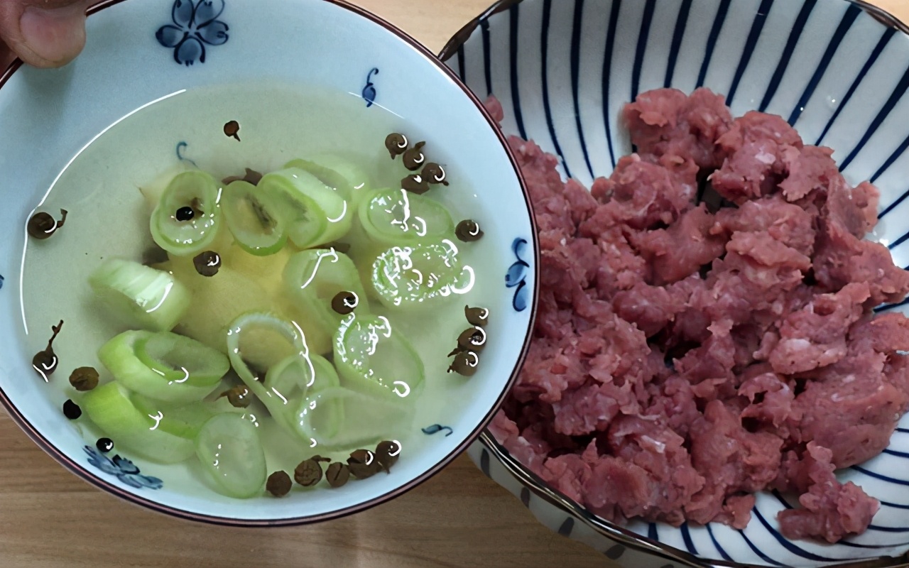 怎样包馄饨步骤（从和面到出锅手把手教你包馄饨）