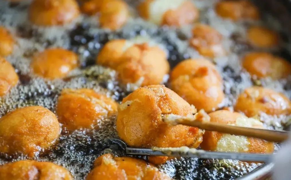 苏州人也称它为"兴隆馒头",把它作为重要节日或庆祝活动的礼物互相