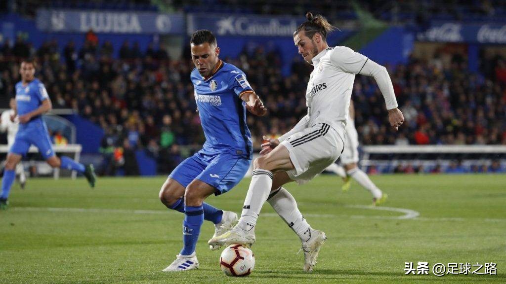 怎样学足球我是新手（五个初学者必会的足球基本技巧）