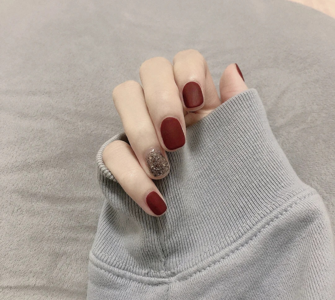 春季浅色美甲盘点:各种风格任都有,看你喜欢哪一种?