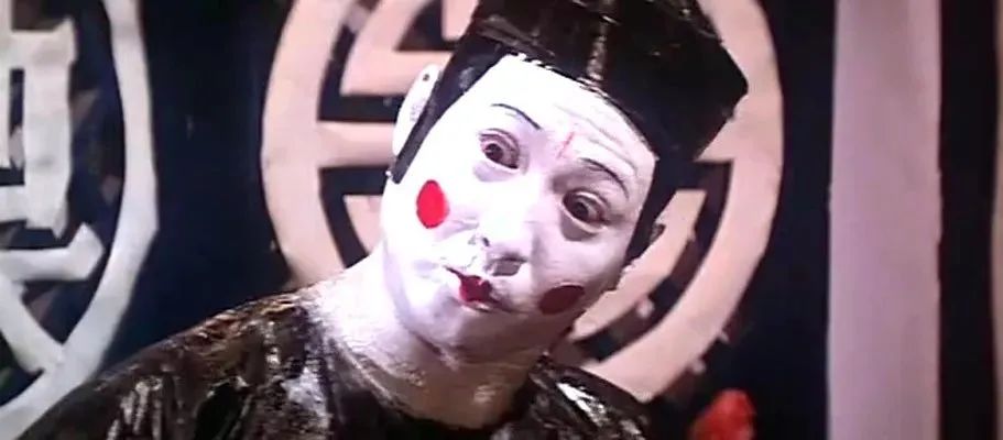 从《鬼打鬼》,《人吓人》,《鬼咬鬼》到《僵尸先生》的出现,香港电影