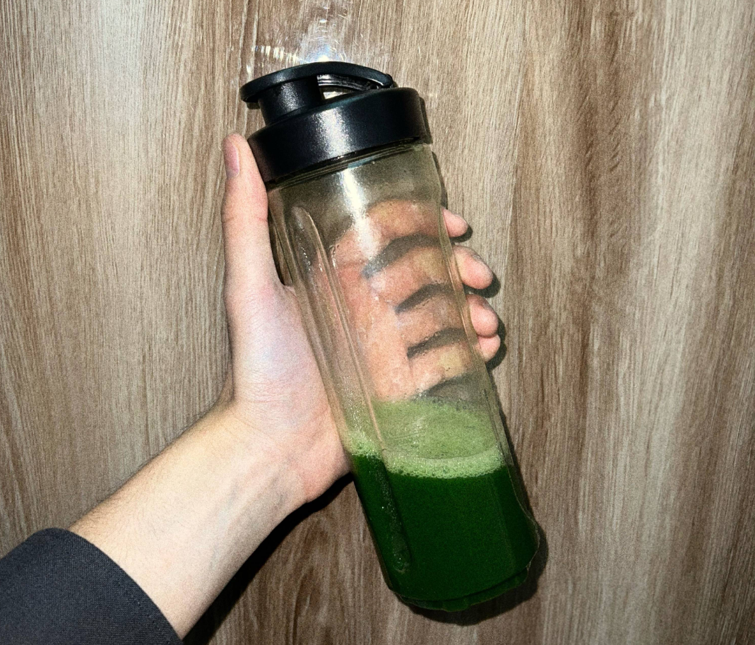 陈凯歌21岁儿子晒照，八块腹肌好惹眼，曾为戏减肥暴瘦15斤