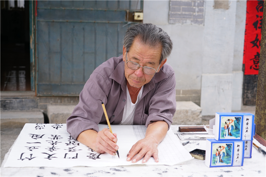 山东最低调文学家，一生怀才不遇，写鬼写妖的作品拍出无数电影