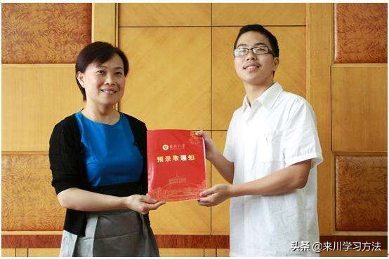 高考755字作文，被教授大赞天才，拒绝北大后回应：坚持做对的事