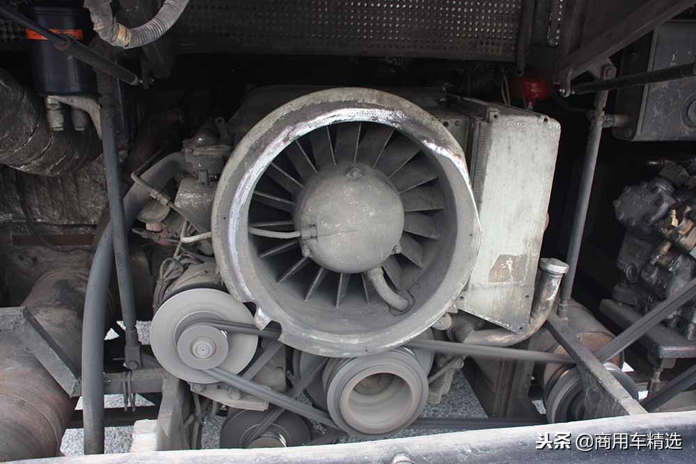 搭载道依茨V8风冷的国产豪华大客 曾经的北方尼奥普兰BFC6120客车