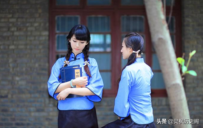 张爱玲24岁写的《传奇》，道出爱情真谛：感情，都千疮百孔