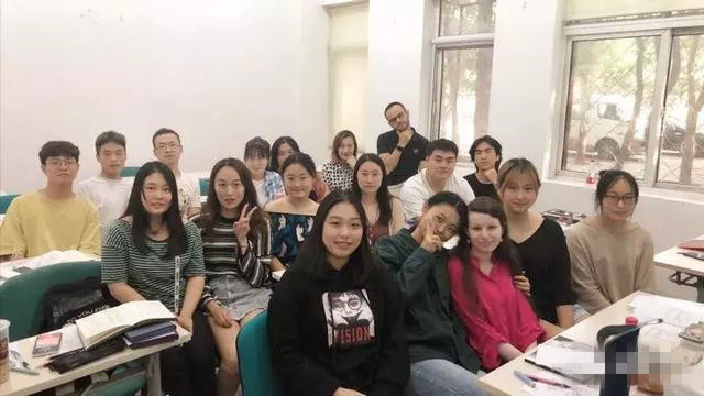 喜迎教师节，泓钰意大利语培训学校今天举行庆祝晚会