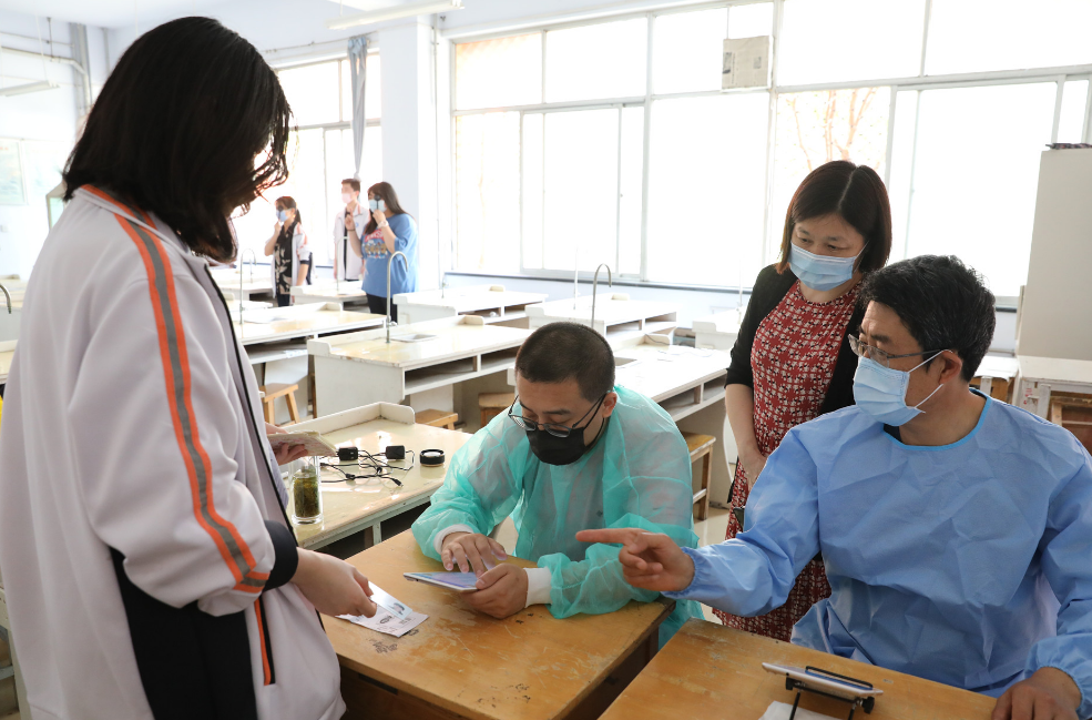 有学生主动“裸检”，有人偷戴近视镜，高考体检出现名场面