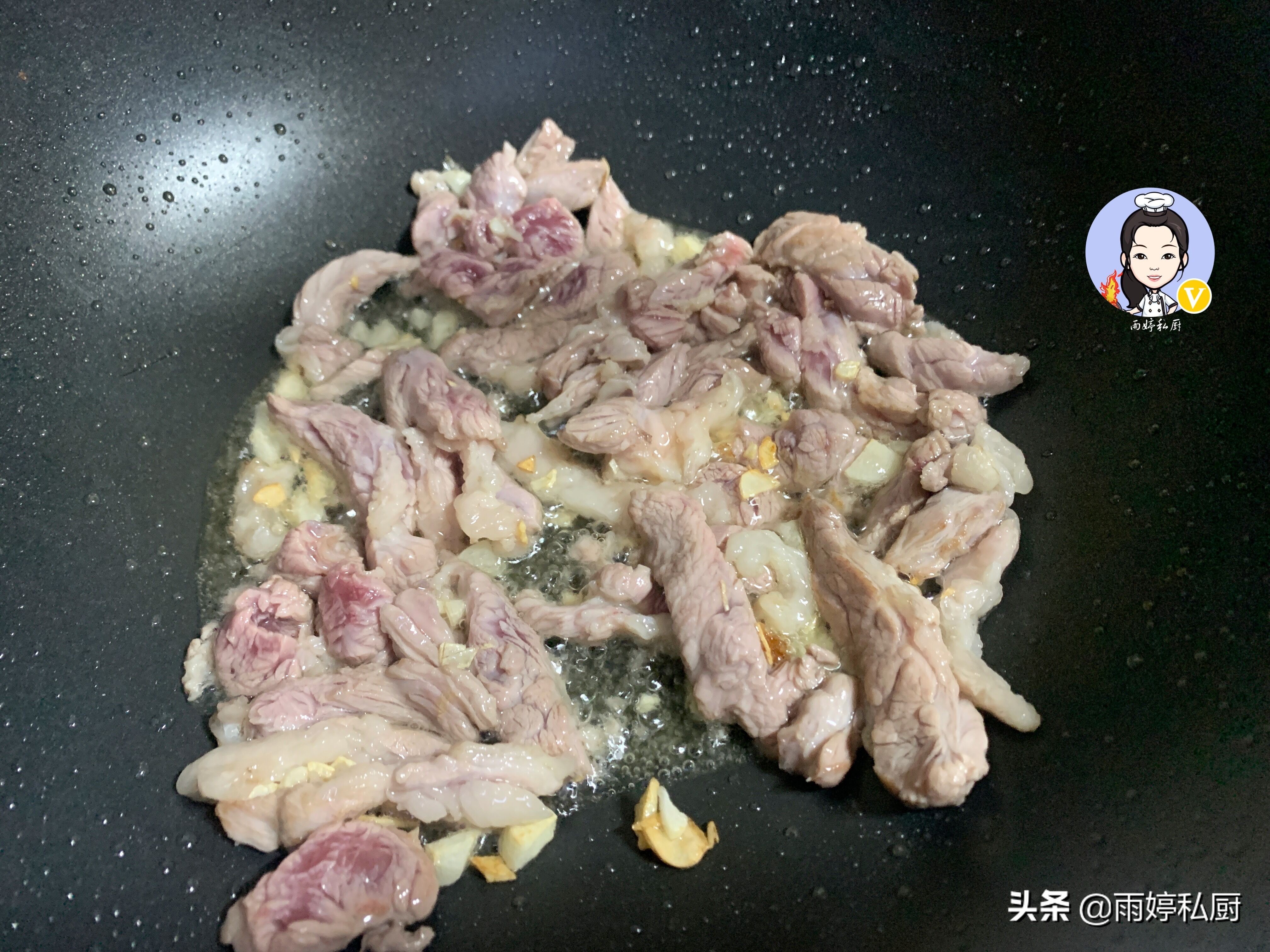 黑豆腐怎么做好吃（教你做Q弹滑软的黑豆腐）