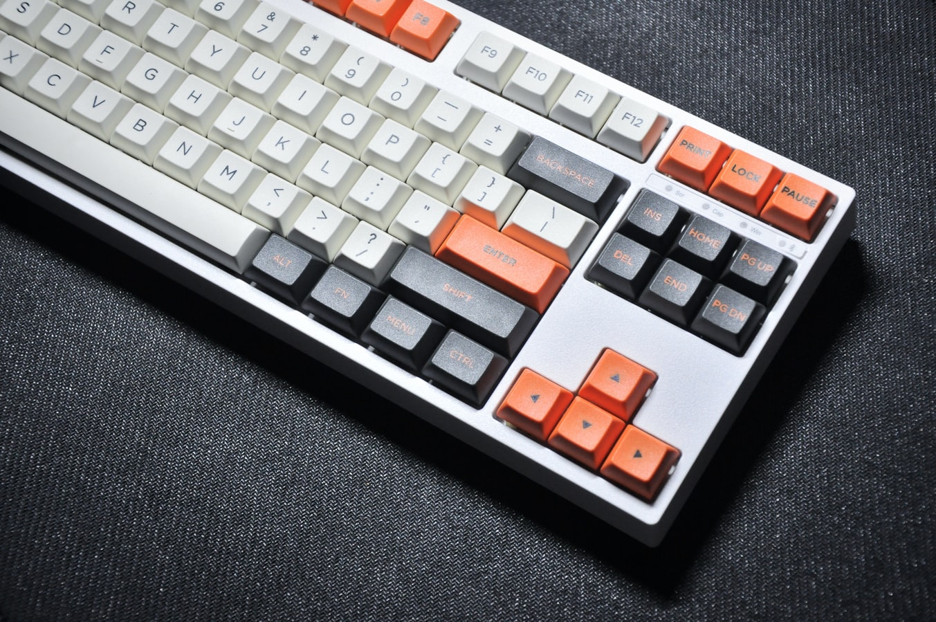 罗技 G Pro 有线游戏机械键盘 青轴/RGB 独立音量调节 74键布局
