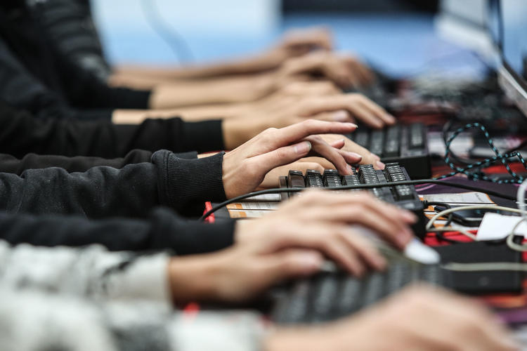 我在中传学电竞