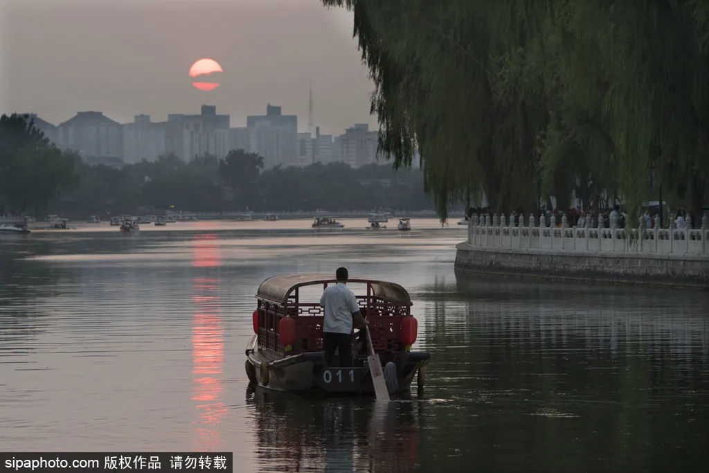 绝美！站在桥上看风景，北京的秋天美得似油画~