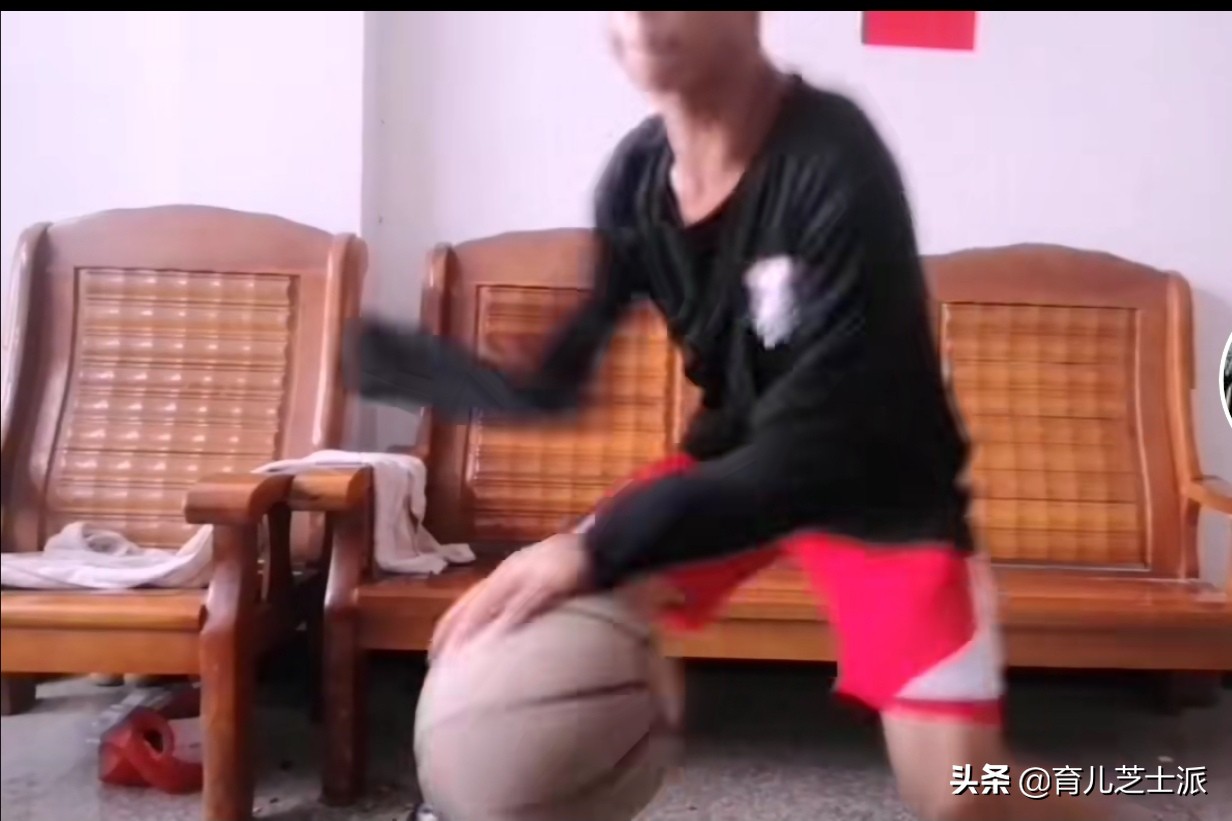 庫里回應斷臂少年（被庫里尋找的斷臂少年，是什么使他馳騁球場？是復原力）