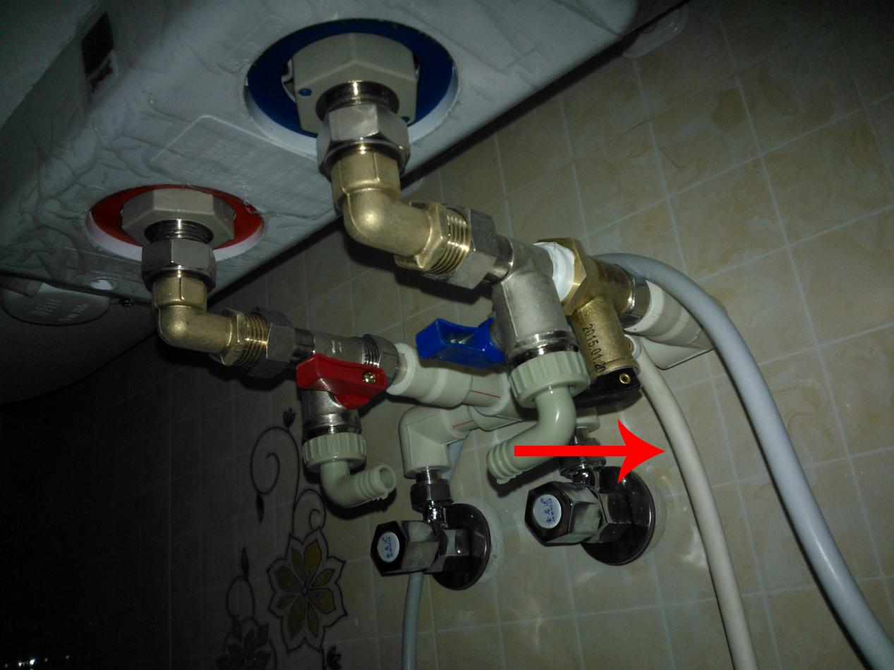为什么热水器泄压阀也要预留排水管?若非师傅提醒,我家天天滴水
