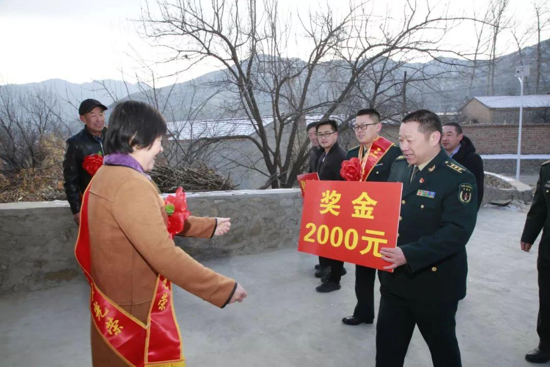 這個政策好！現役榮立一等功，退伍后每月額外領2000元榮譽金