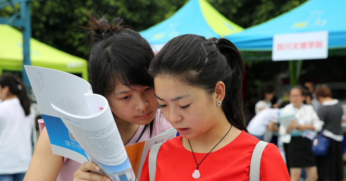 适合女生报考的专业，未来就业前景广阔，薪资待遇也很可观