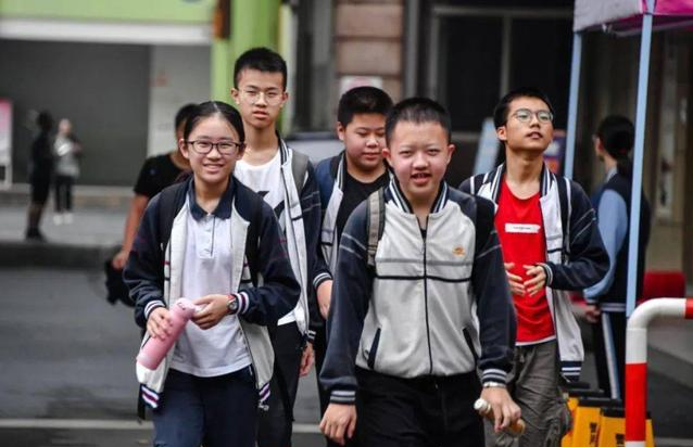 中小学超长寒假来临，各省份放假时间公布，学生们的快乐又回来了