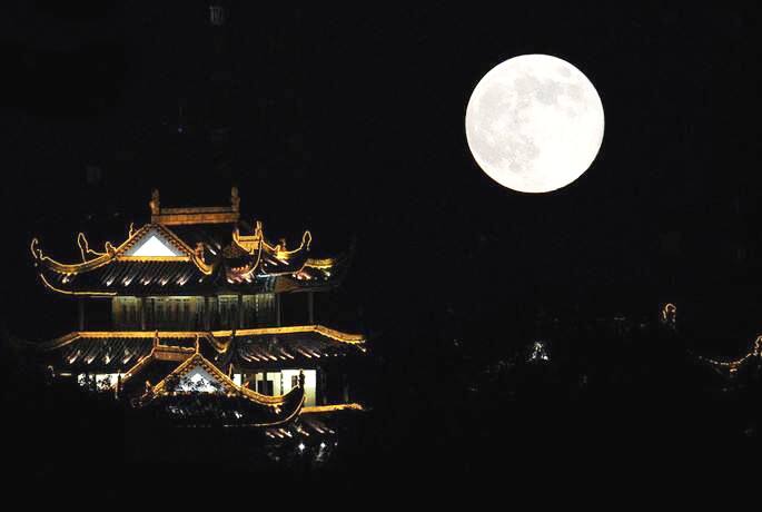 中秋节历史故事(我本将心向明月：中国古代的文人们，和中秋节有哪些有趣的故事？)