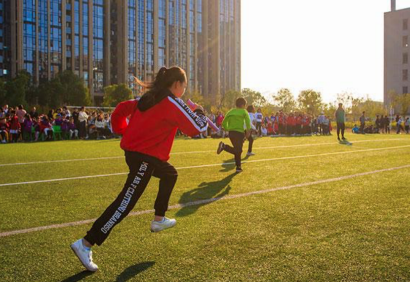 巾帼不让须眉，苗家女714分勇夺文科状元，说：要听自己的声音