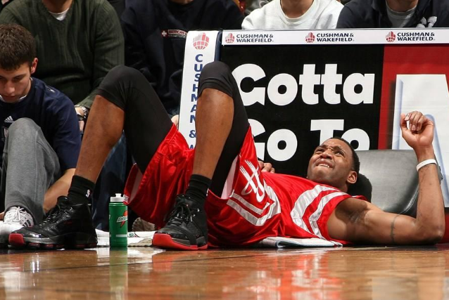 為什么nba球員受傷不能扶（NBA球員受傷最嚴重的一次，有的因傷病提前退役，無法回到球場）