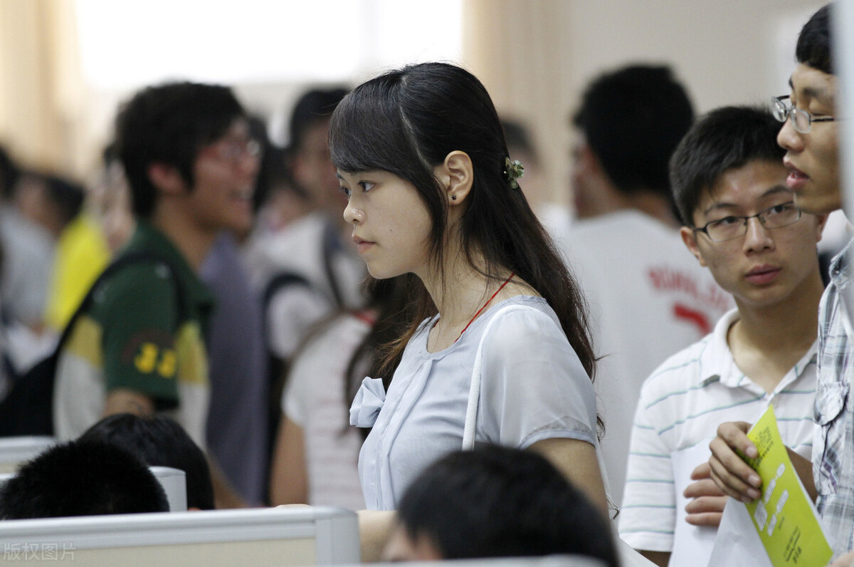 自信很美！女大学生开学自我介绍：父母是收废品的，他们很辛苦