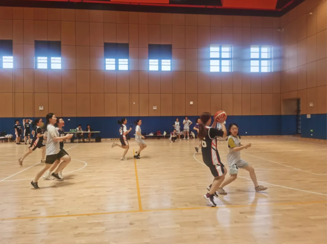 夏日运动好去处+1！江湾校区综合体育馆等你来！