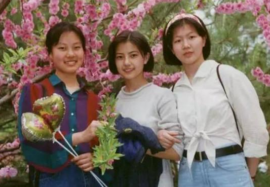 高圆圆上学时期到底有多美？班主任：至少有10多个男生都在追她