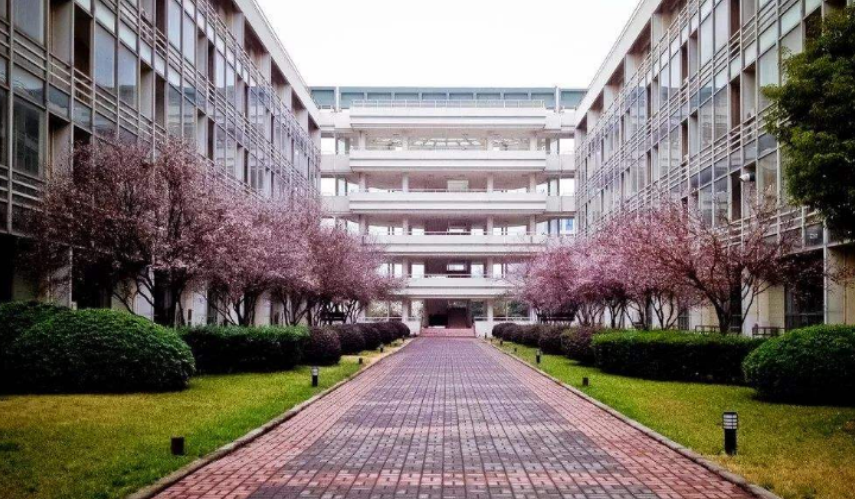 江苏很硬气的1所大学，拒绝合并到985，如今翻身成行业翘楚