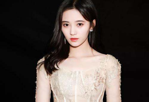 鞠婧祎让王思聪也爱而不得，被批做作得要死，几年后却越黑越红