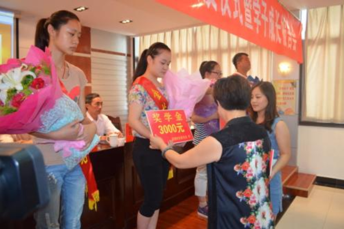 大学挂科后果很严重，期末考试即将来临，大学生们别“以身犯险”