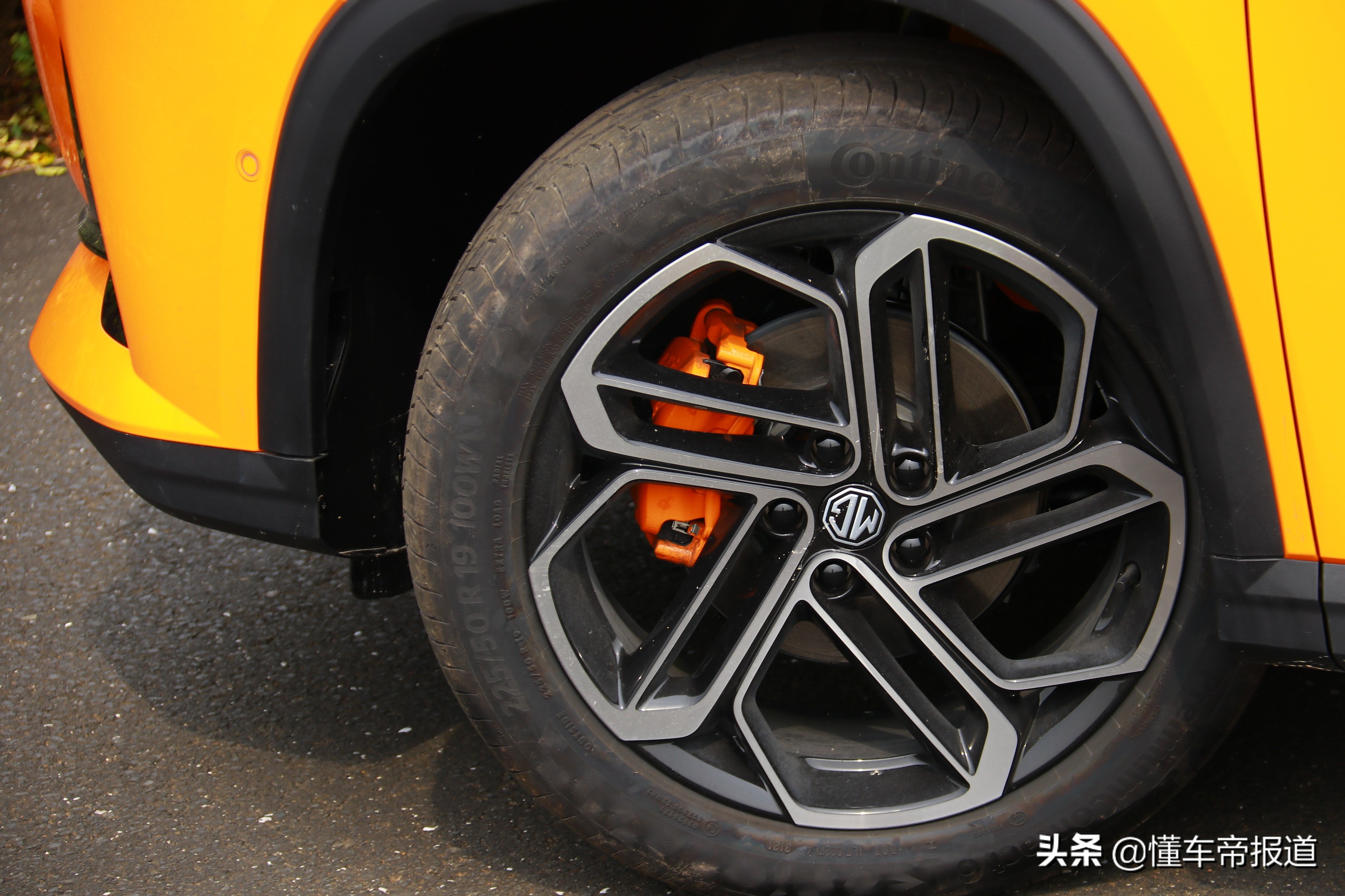 新车｜驾驶质感细腻，为年轻用户而来！场地试驾名爵MG ONE