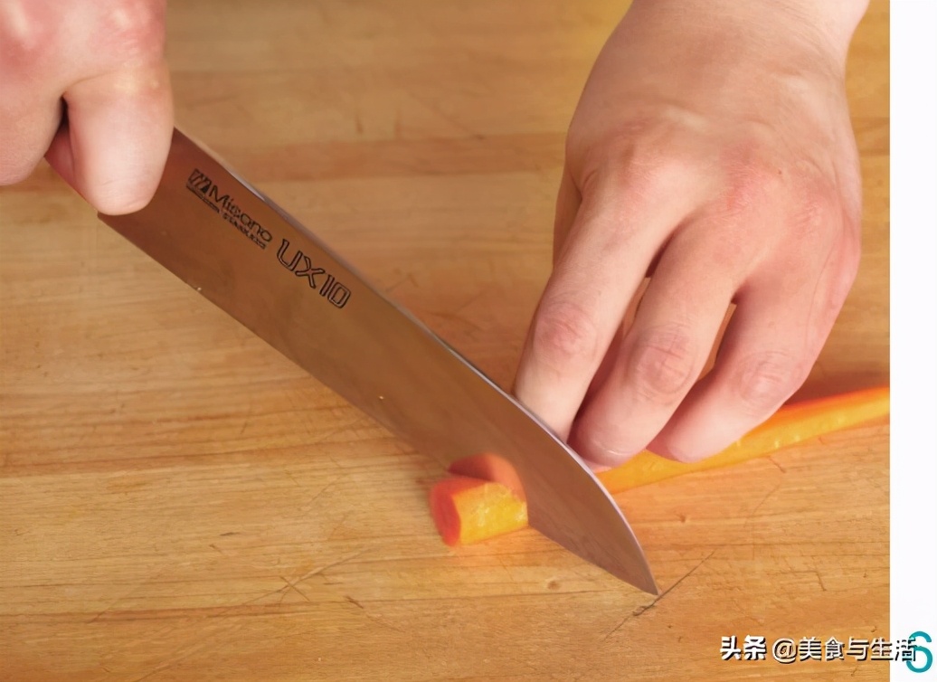 胡萝卜切丝怎么切（教你4种胡萝卜基础切法）
