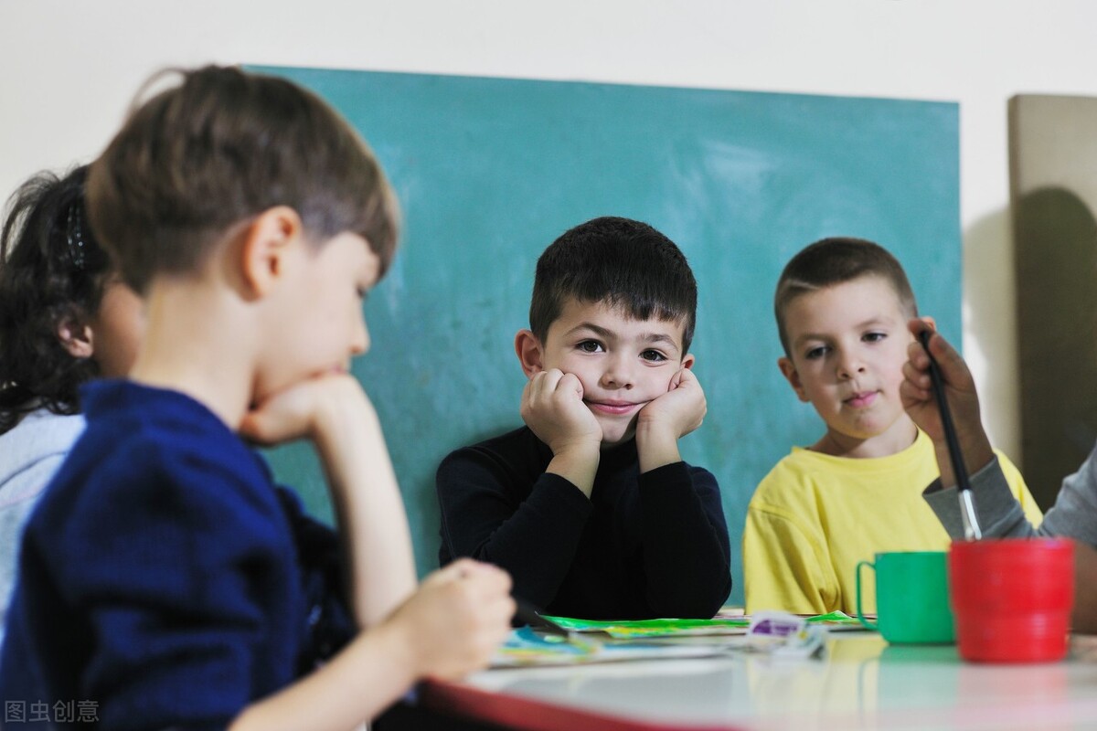 幼儿园足球观察日志怎么写(幼儿园小班教学论文：幼儿园足球教学的开展)