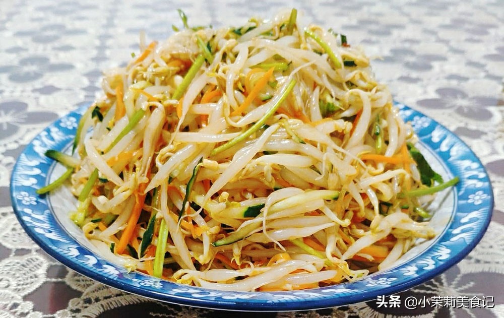 天热流汗别光喝水，“5菜3果”含钾高要多吃，忌2食，全家人受益