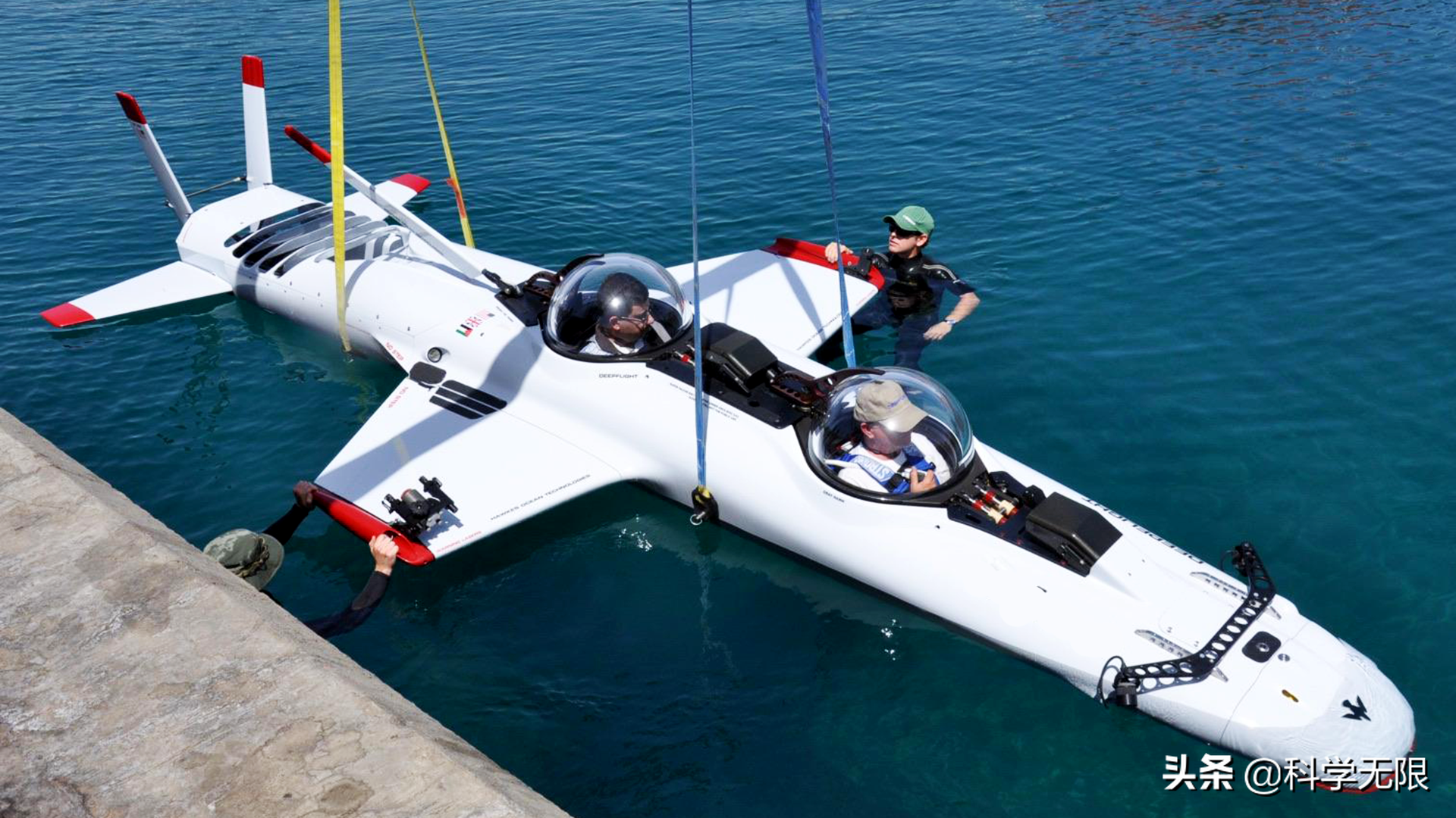 如果你不喜欢跑车外观的潜艇,这家公司还有外观像飞行器的2座潜艇