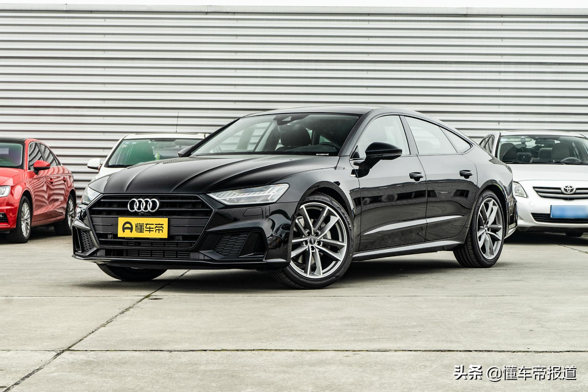 新车｜文能48V顾家，武能4.0T碾压！试驾奥迪RS 7
