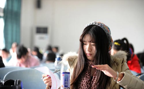 3000元招不到农民工，却能招到大学生，大学生“烂大街”了吗