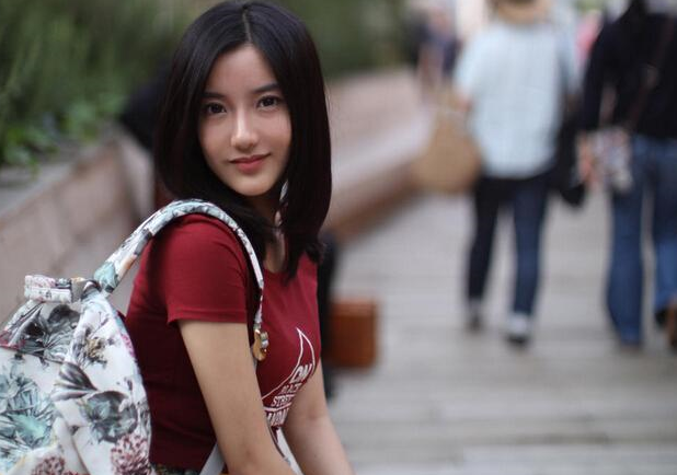 清华“最美证件照”女神，美貌与才华并存，校花真的名副其实