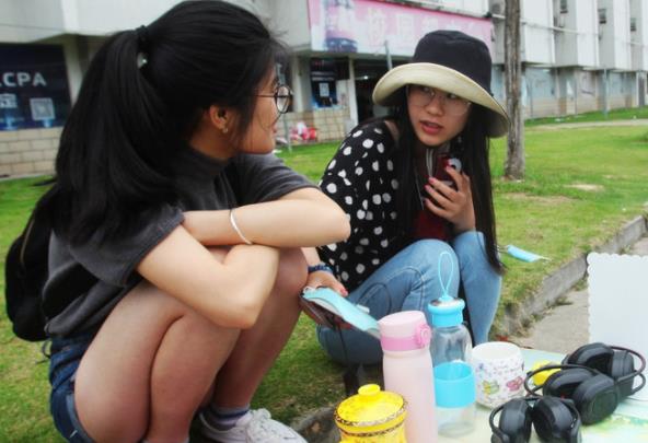 大学生向父母求取生活费，笑料百出之后，大学生应该反思什么问题