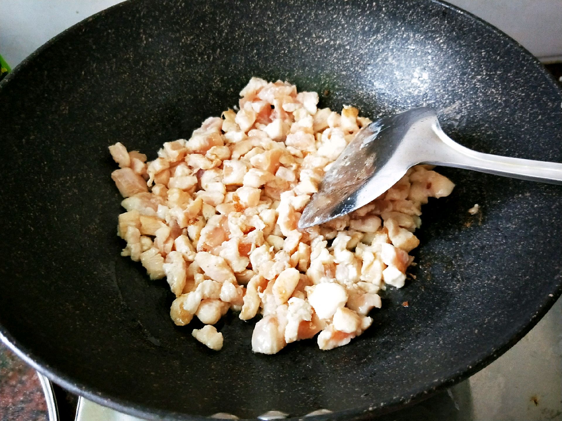 咖喱鸡丁正宗做法（咖喱鸡丁块和咖喱酱的区别）