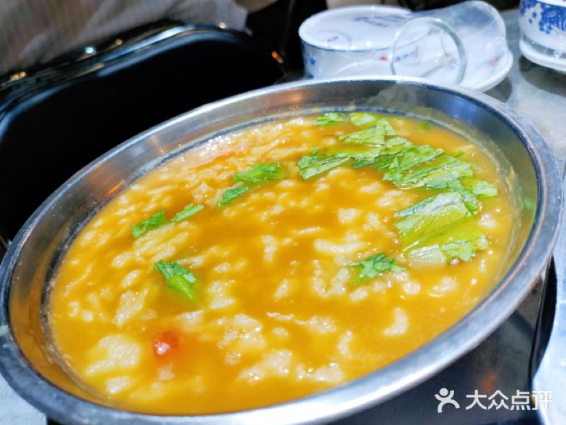 长春这家网红毛坯“厂房”烧烤店，凭什么能让跑男团去打卡撸串？