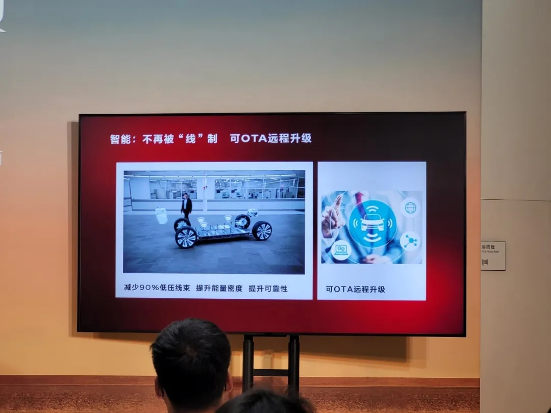 33寸9K曲面屏,说的不是电视,而是这台车