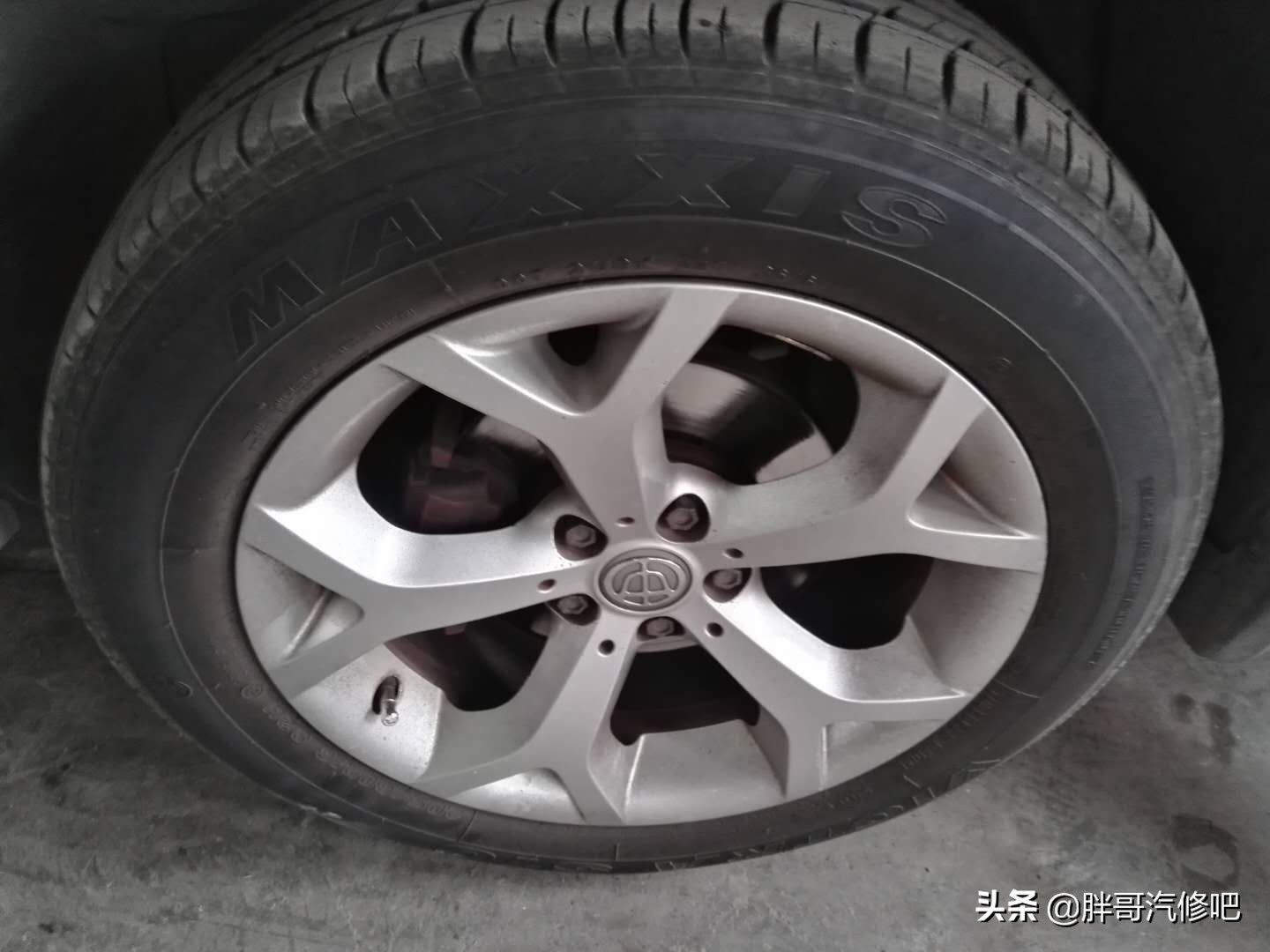 年底了胖哥2万收车，外观内饰非常好，完整的发票就值2000元