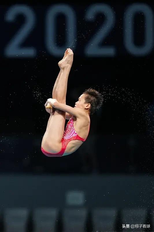 十米跳水满分多少分(中国14岁小花太厉害，其中三跳获得满分，跳水10米台创造历史夺金)