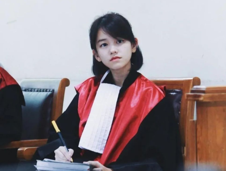 适合女生报考的专业，未来就业前景广阔，薪资待遇也很可观