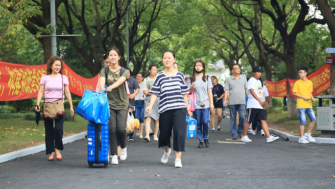 大学生是否应该谈恋爱？做好这几点，别让爱情成为兵荒马乱的战场