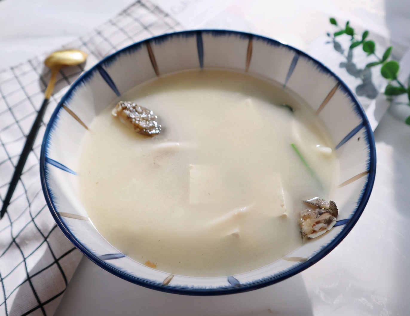 黄骨鱼豆腐汤好喝有窍门，简单营养刺又少，大人孩子都喜欢