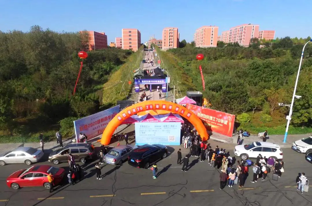 来荣成读大学：在蓝天碧海间绽放最美青春