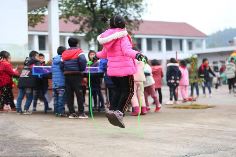 羽你一起(“羽你在一起”慈善公益行，给乡村小学孩子们一个体育梦)