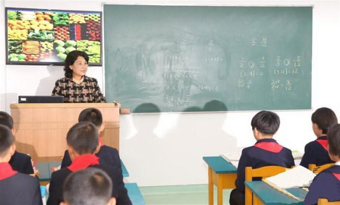 朝鲜男足卡(朝鲜踢足球很吃香，踢得好能获平壤户口，还获得国家奖励的小汽车)